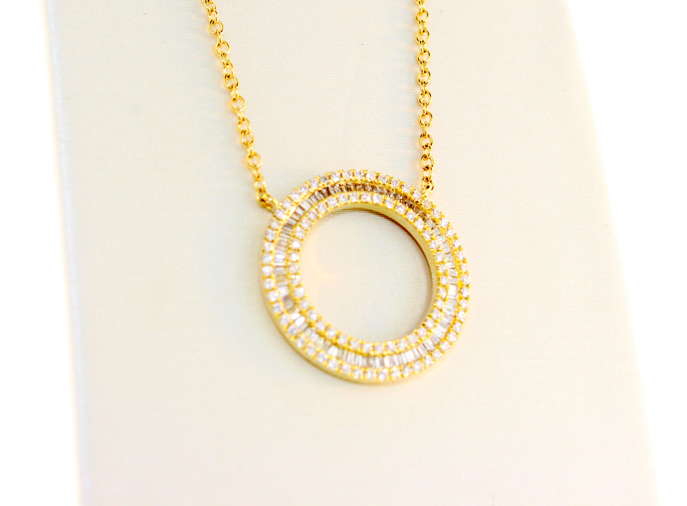 18KY 18" Diamond Circle Necklace