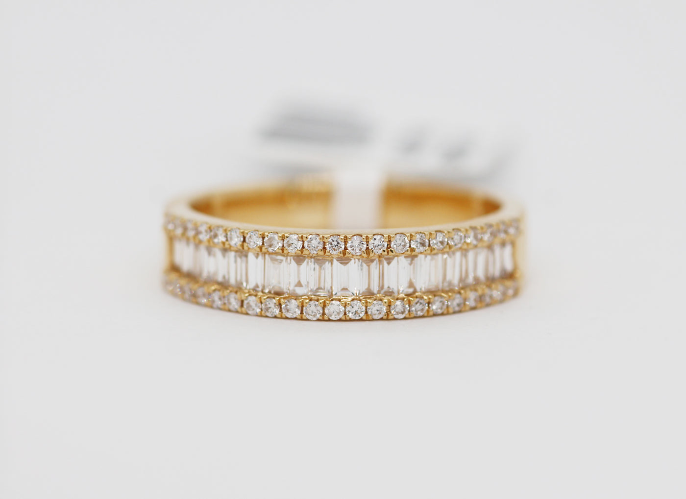 18KY Single Row Diamond Ring