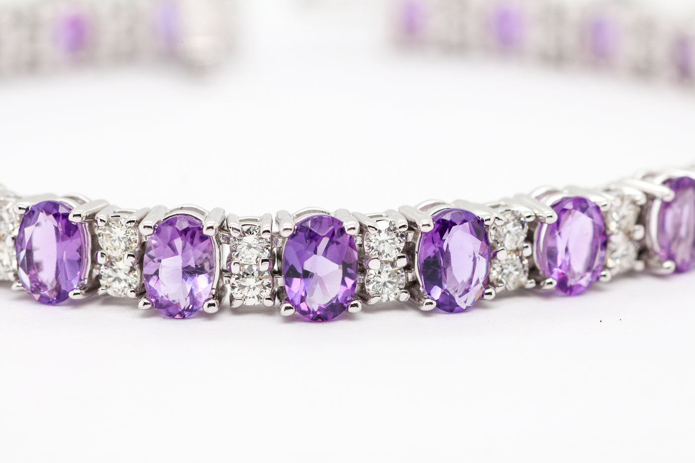 14KW 9.64 CTTW AMETHYST AND DIAMOND BRACELET, 2.51 CTTW