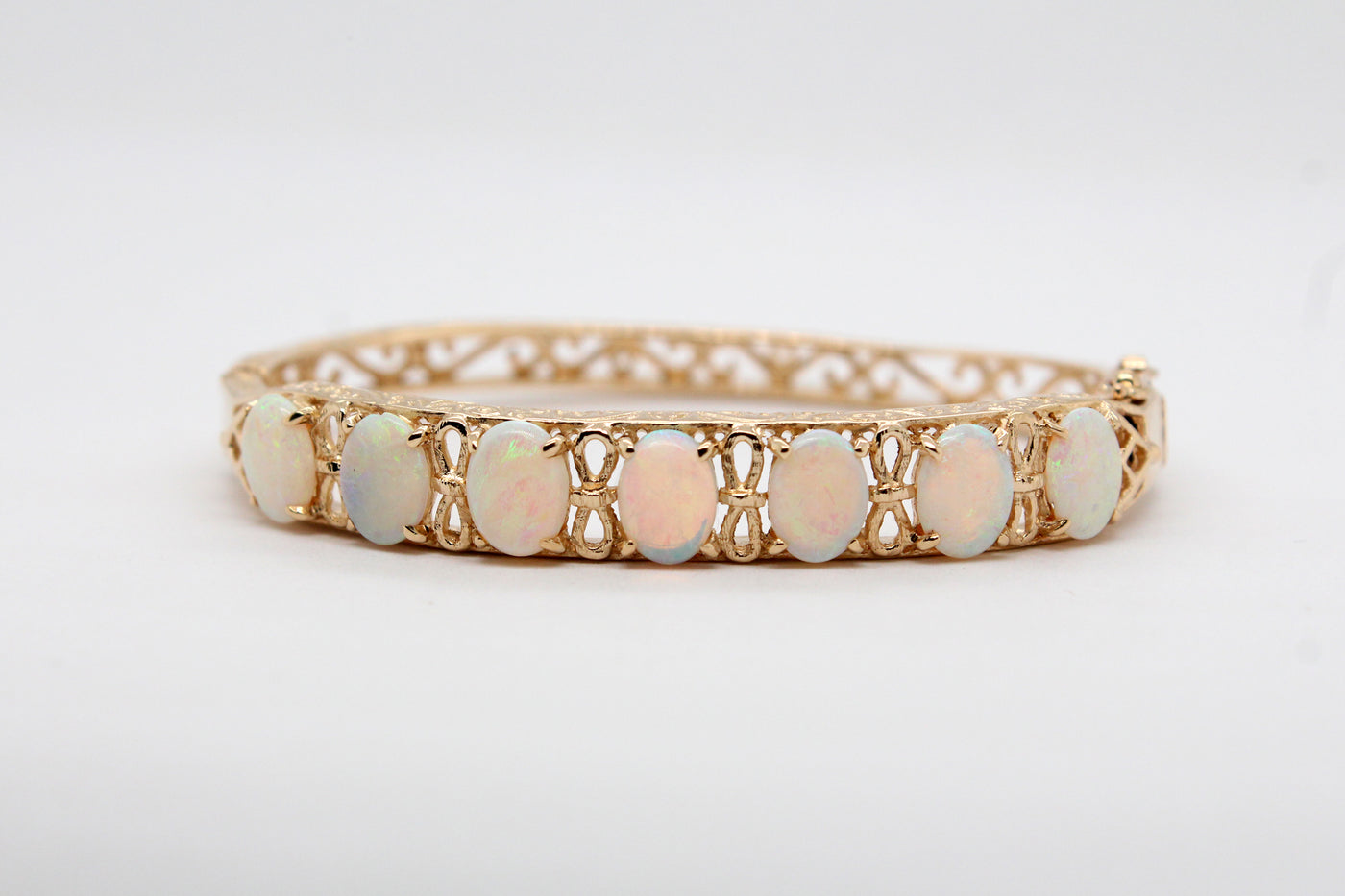 Estate 14KY 5.50 Cttw Opal Bangle Bracelet