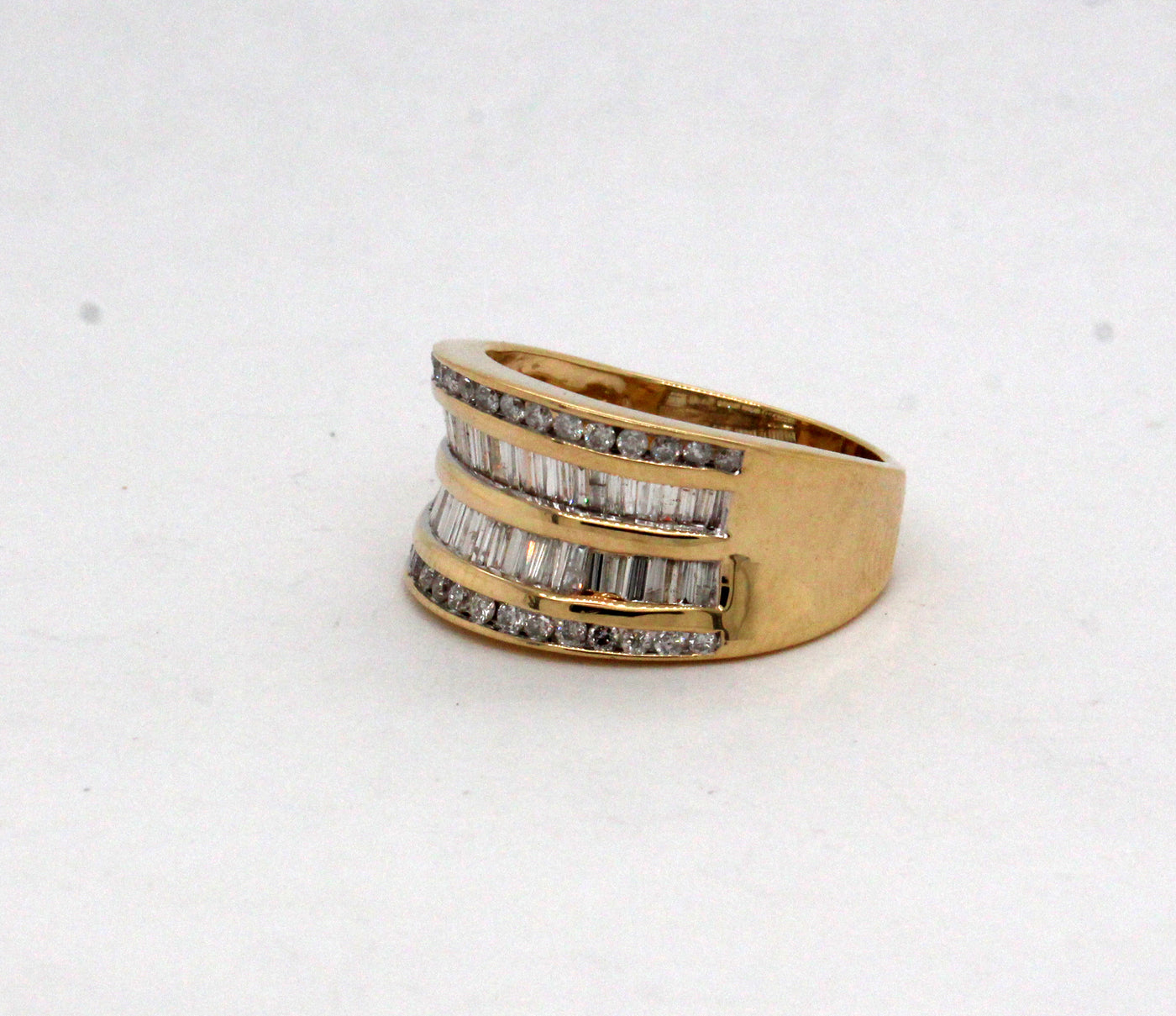Estate 10KY 1.50 Cttw Round and Baguette Diamond Ring H in Color and I