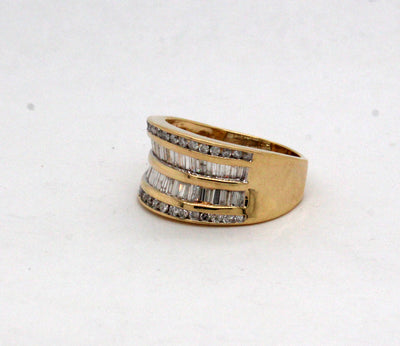 Estate 10KY 1.50 Cttw Round and Baguette Diamond Ring H in Color and I