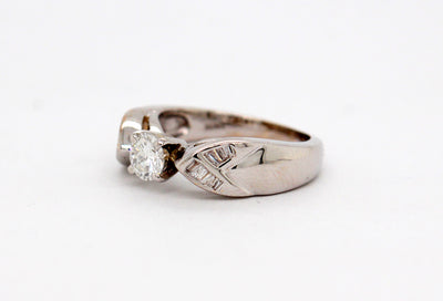 Estate 14KW .70 Cttw Diamond Ring G in Color and SI1 in Clarity