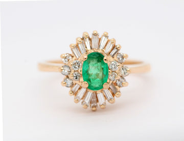 ESTATE 14KY .60 CT EMERALD AND DIAMOND RING, .39 CTTW