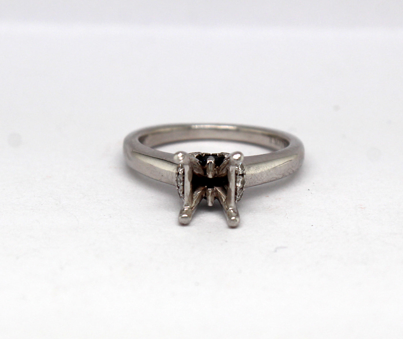 Estate 14KW .10 Cttw Sapphire and .10 Cttw Diamond Semi Mount Ring