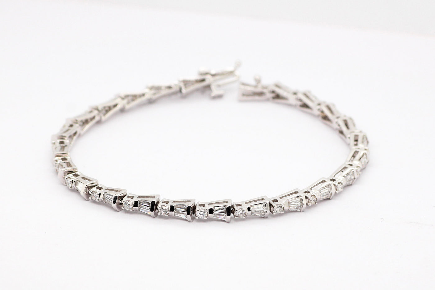 14KW 4.20 CTTW DIAMOND BRACELET GH-VS2