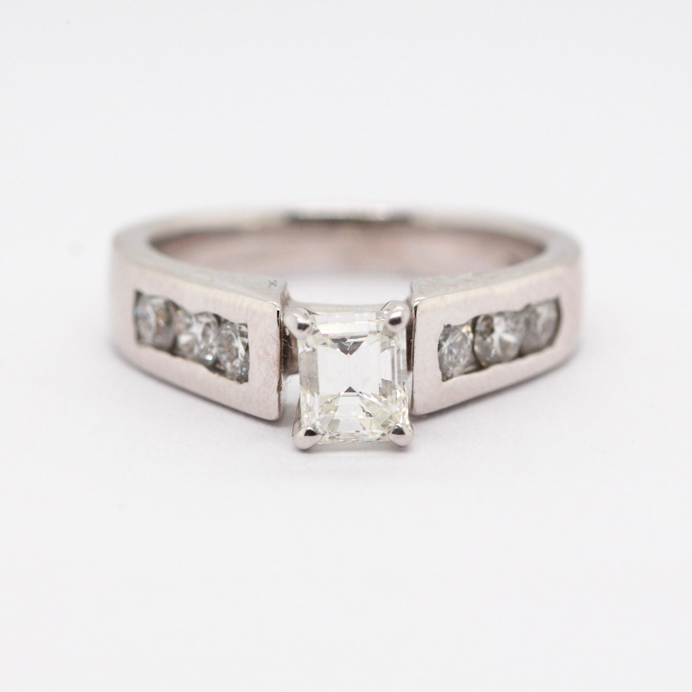 14KW 1 CTTW BRIDAL RING IGI 32014880  .72 CTR I-VVS2
N1444