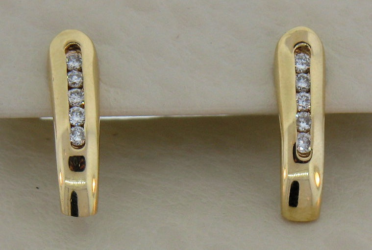 Estate14KY .20 Cttw Diamond Band Earrings