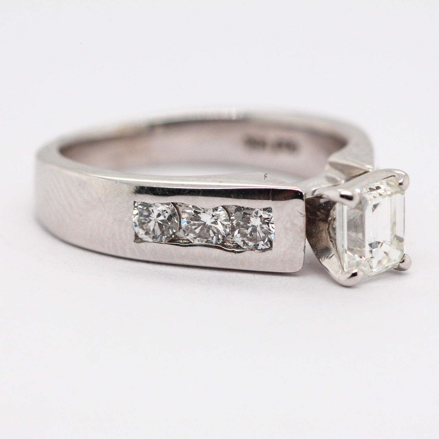 14KW 1 CTTW BRIDAL RING IGI 32014880  .72 CTR I-VVS2
N1444