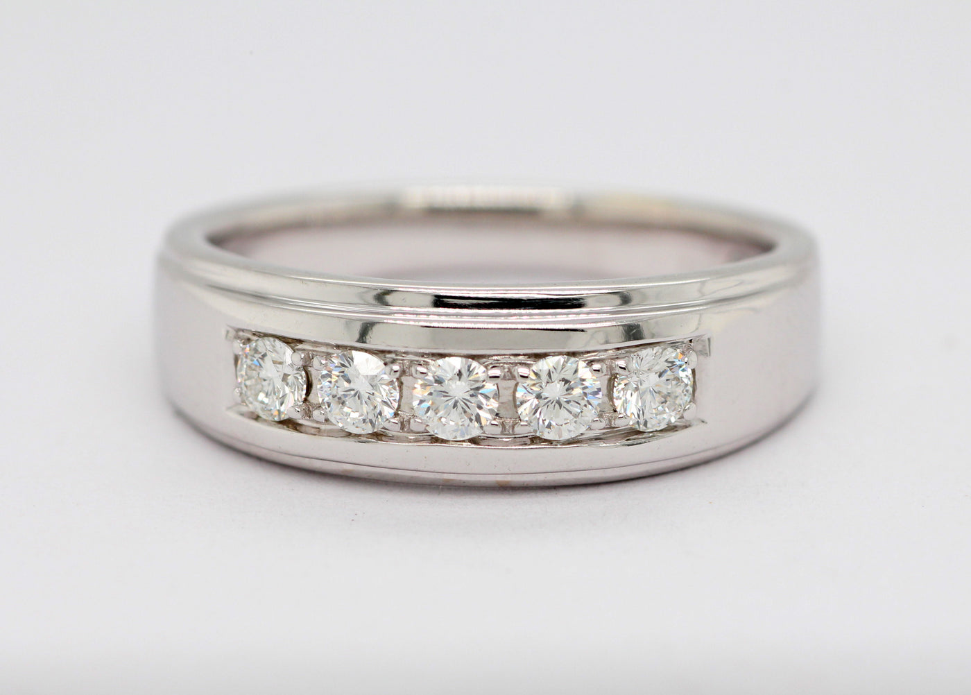 ESTATE 14KW .50 CTTW ROUND LEO DIAMOND WEDDING BAND, G-SI1