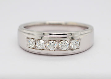 ESTATE 14KW .50 CTTW ROUND LEO DIAMOND WEDDING BAND, G-SI1