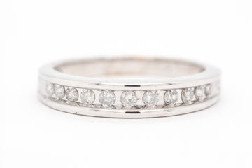 14kw .25 cttw diamond wedding band, hi-i1