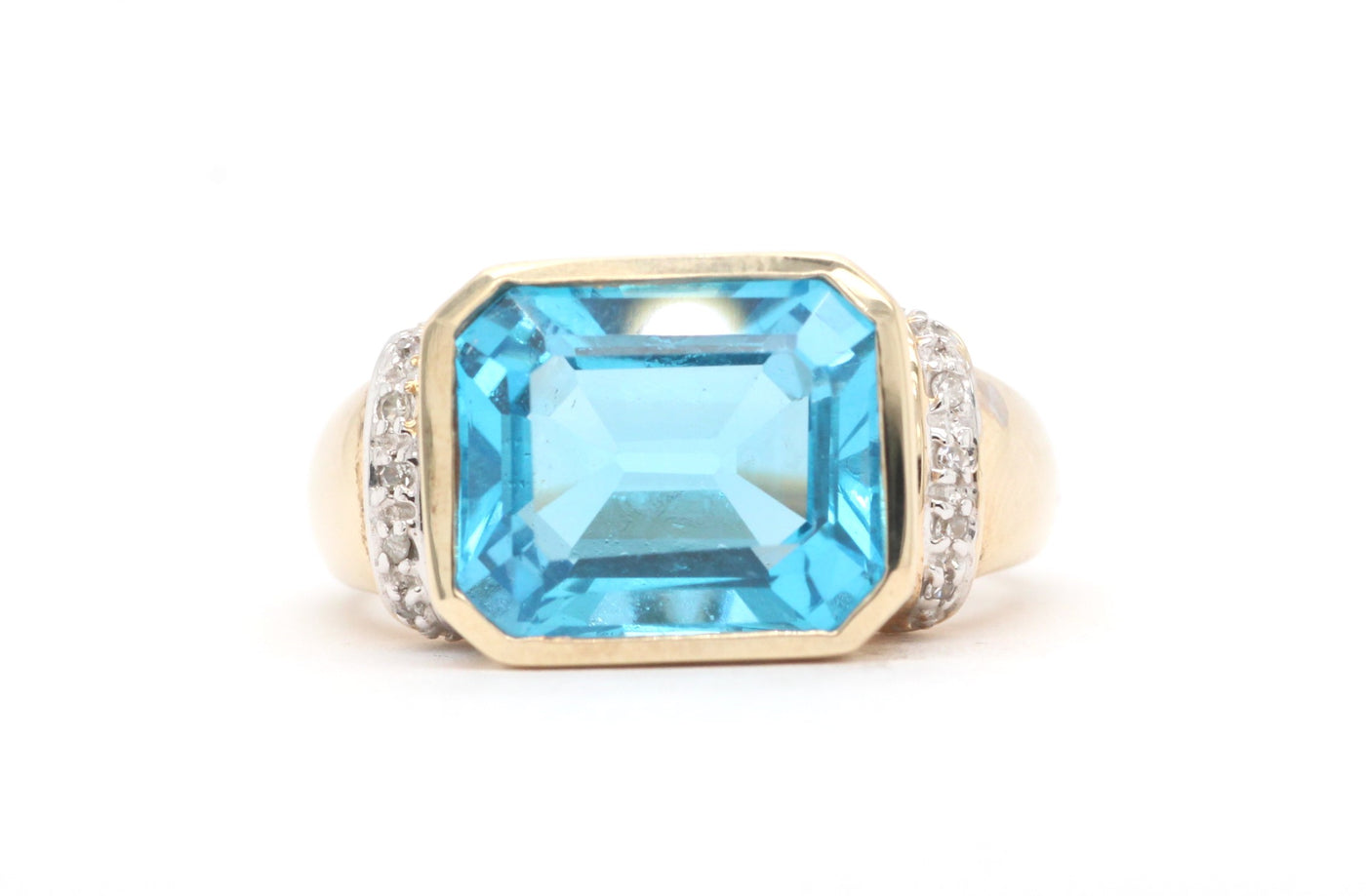 Estate10Ky 9.50 Ct Blue Topaz & Diamond Ring