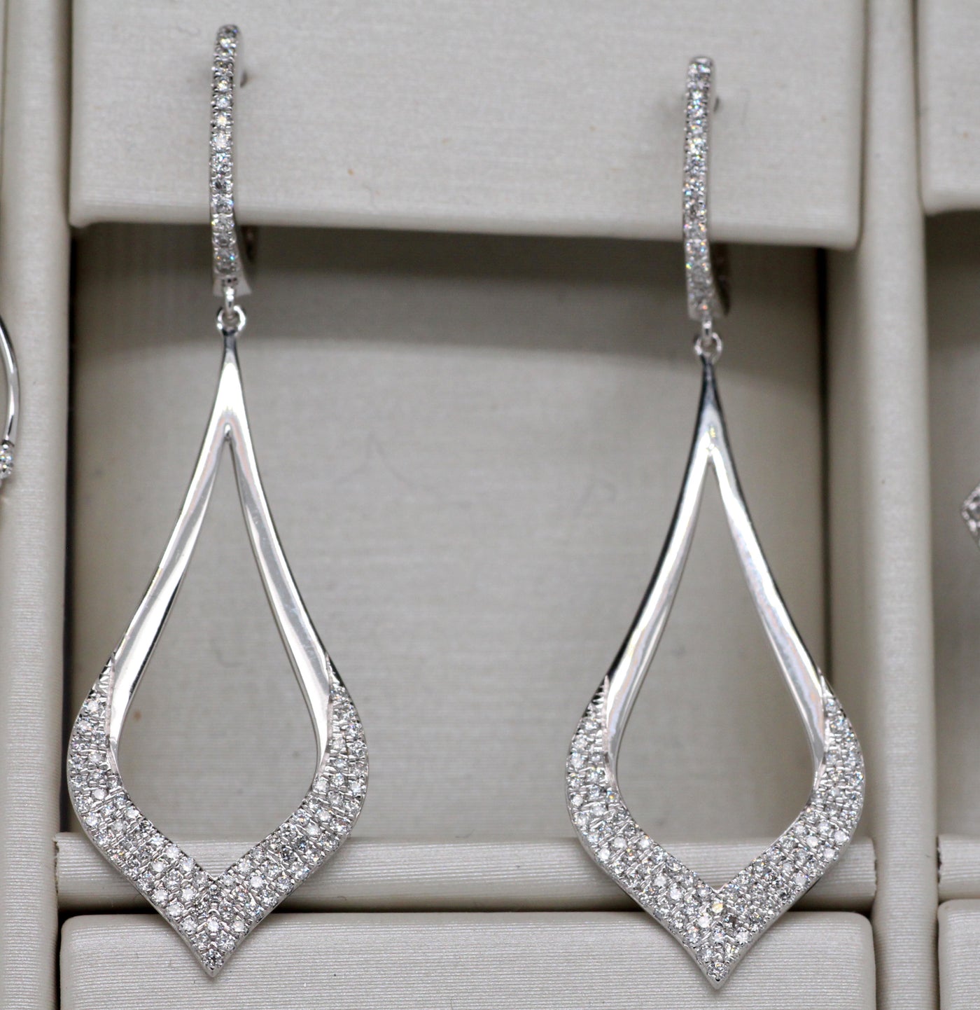 18KW Fashion Diamond Dangly Earrings