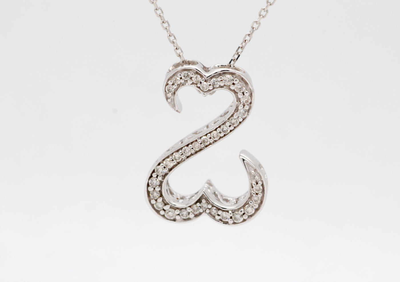 Estate 14KW .25 Cttw Diamond Open Heart Pendant