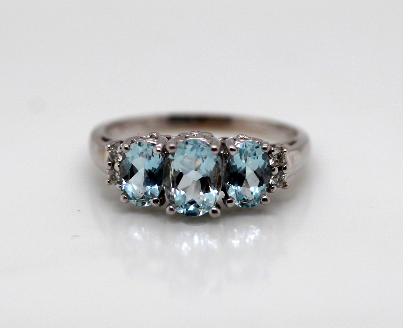 14KY 1.55 CTTW AQUAMARINE AND DIAMOND RING