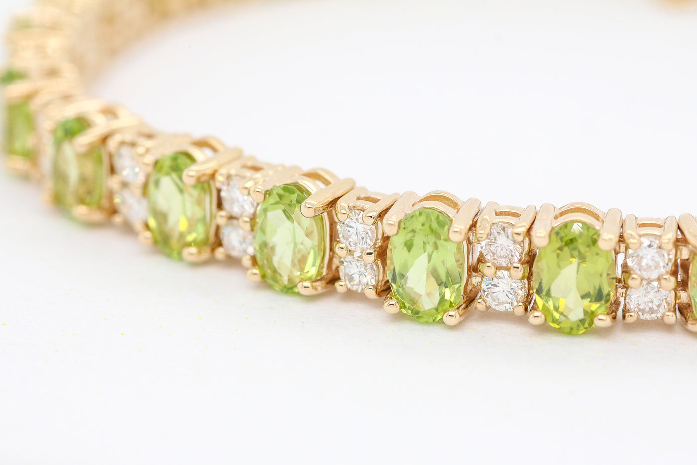 14KY 12.70 CTTW PERIDOT AND DIAMOND BRACELET, 2.30 CTTW