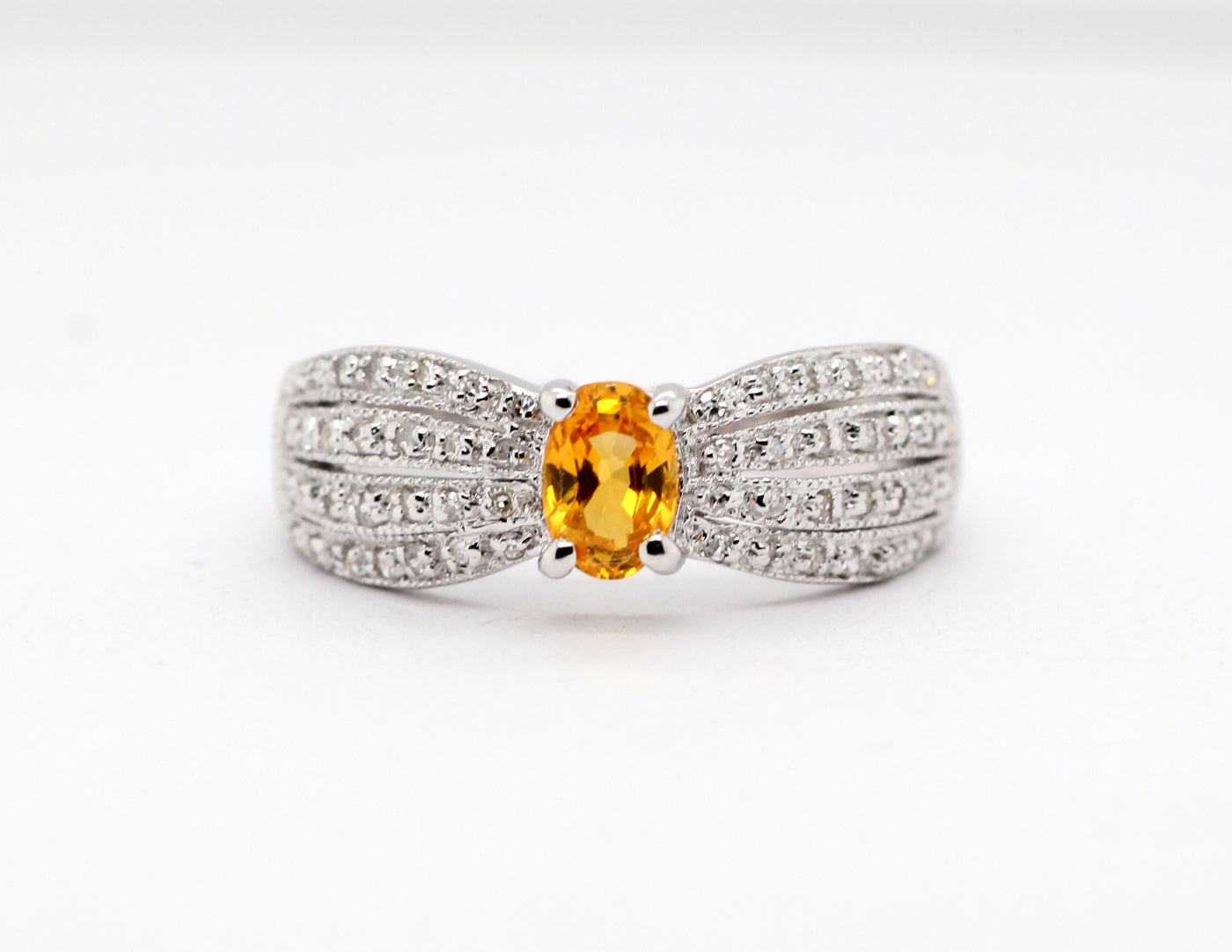 ESTATE 18KW .60 CT GOLDEN SAPPHIRE AND DIAMOND RING, .40 CTTW I-I1