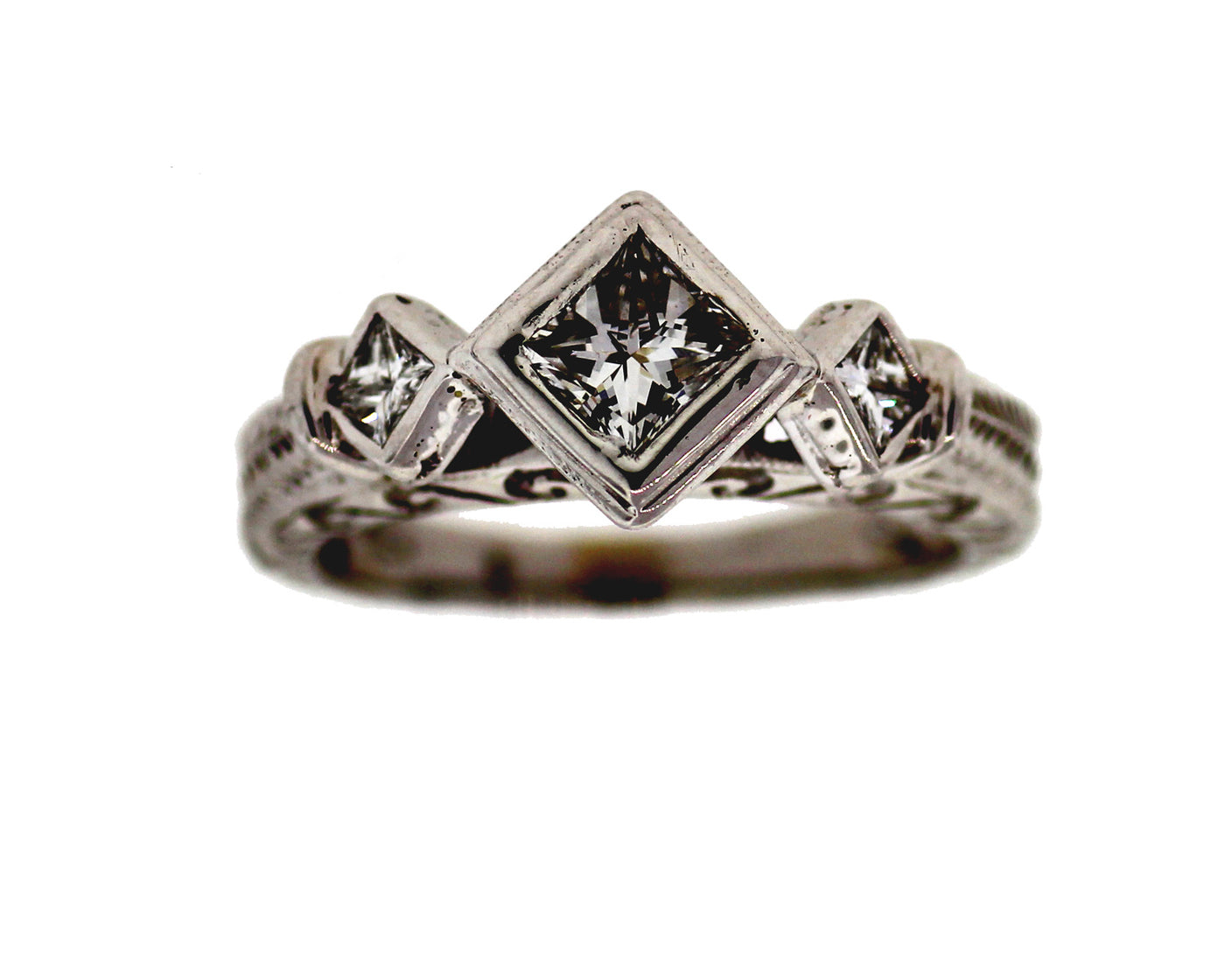 ESTATE 14KW 1 CTTW DIAMOND 3 STONE RING