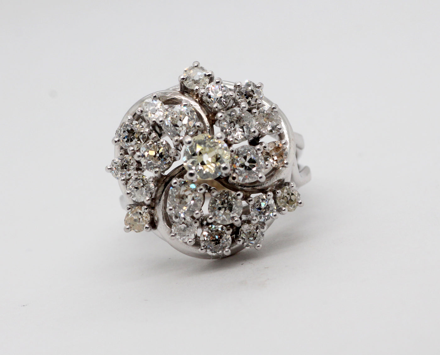 Estate 18KW 2.86 Cttw Diamond Fashion Ring, HI-I1