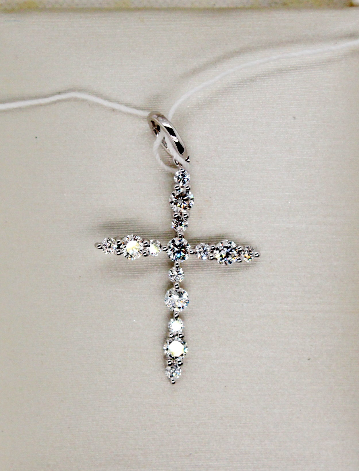 18KW .45 Cttw Diamond Pendant