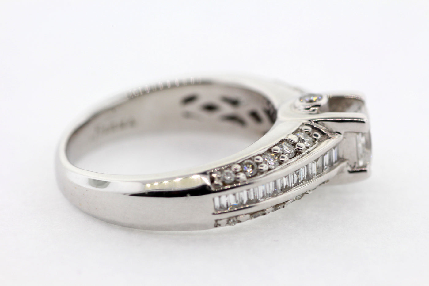 14KW 2CTTW DIAMOND ENGAGEMENT RING