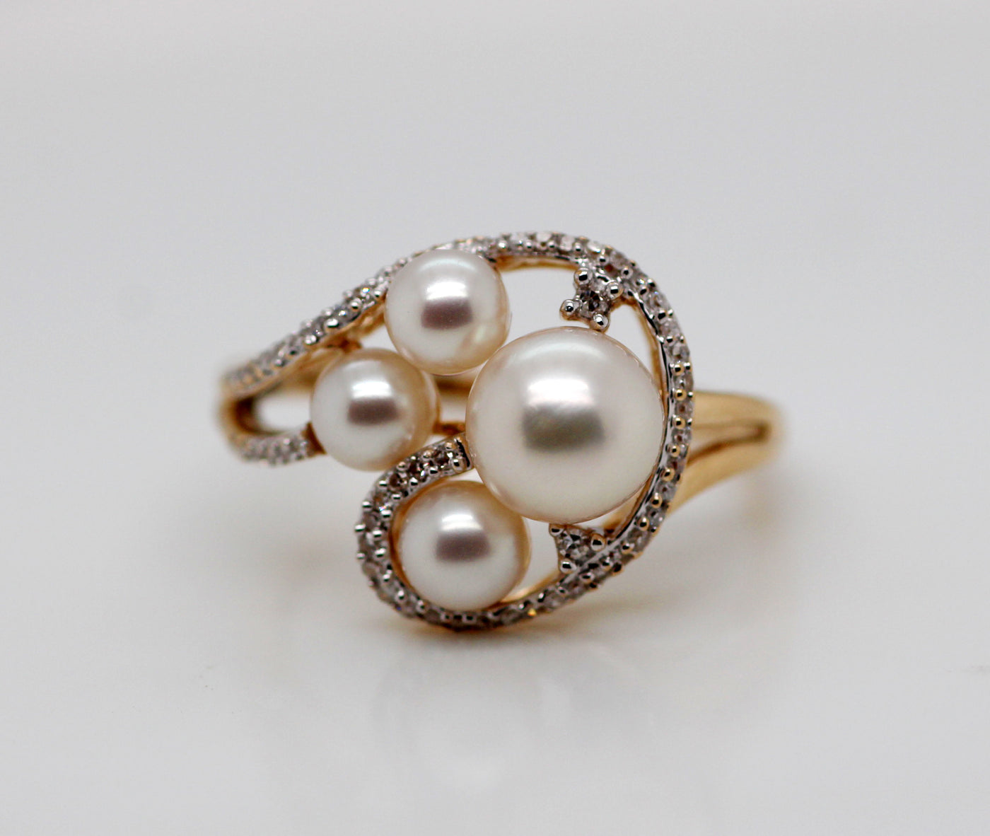 ESTATE 14KY 5MM-7MM PEARL AND DIAMOND RING .30 CTTW HI-SI2
