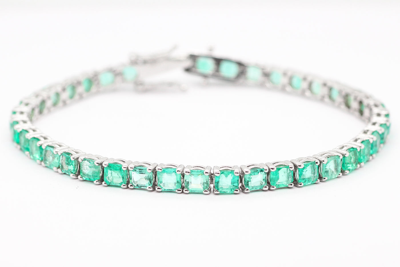 14KW 10.00 CTTW EMERALD CUT EMERALD BRACELET