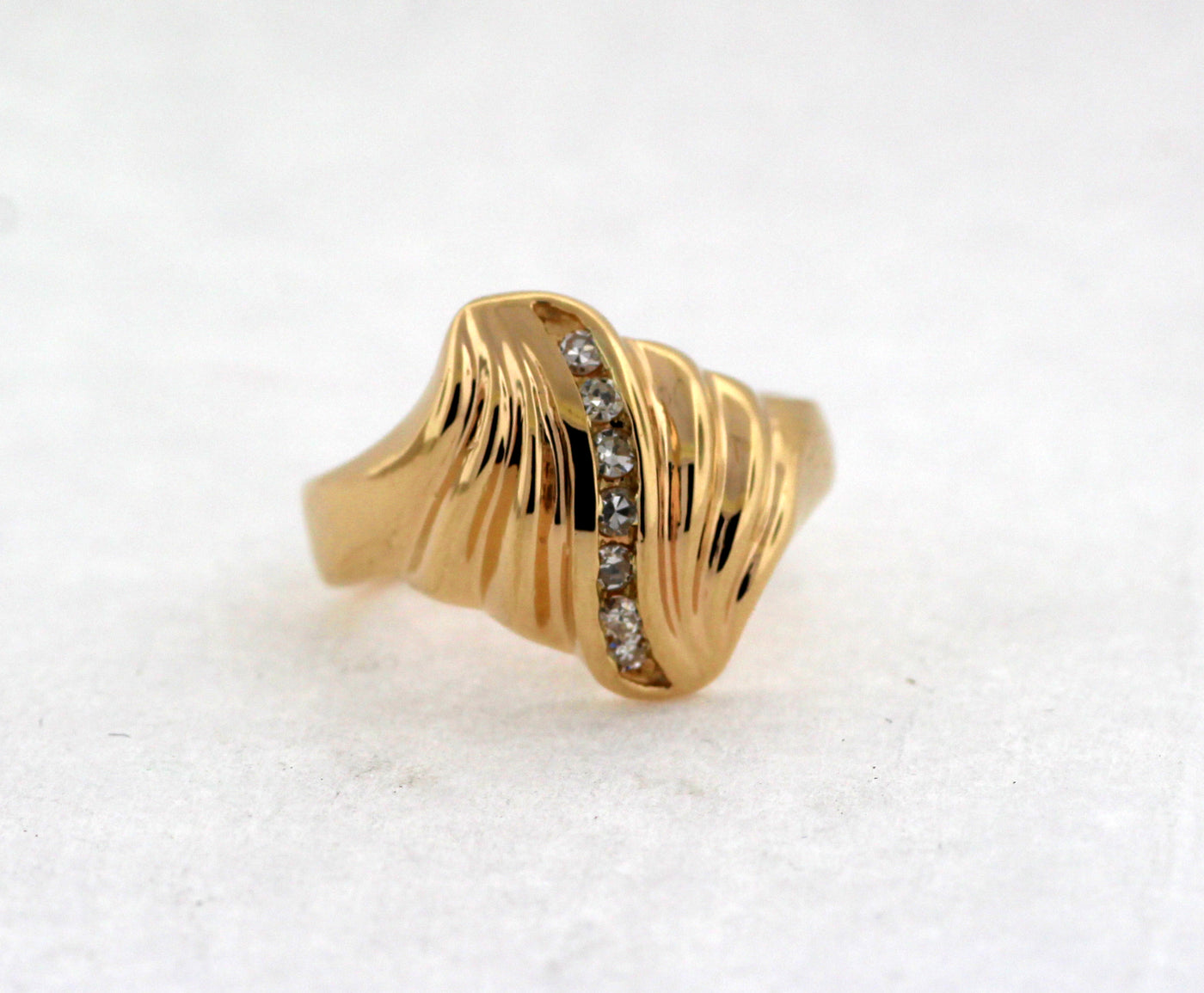 ESTATE 14KY .17 CTTW DIAMOND SWIRL DOME RING HI-SI1