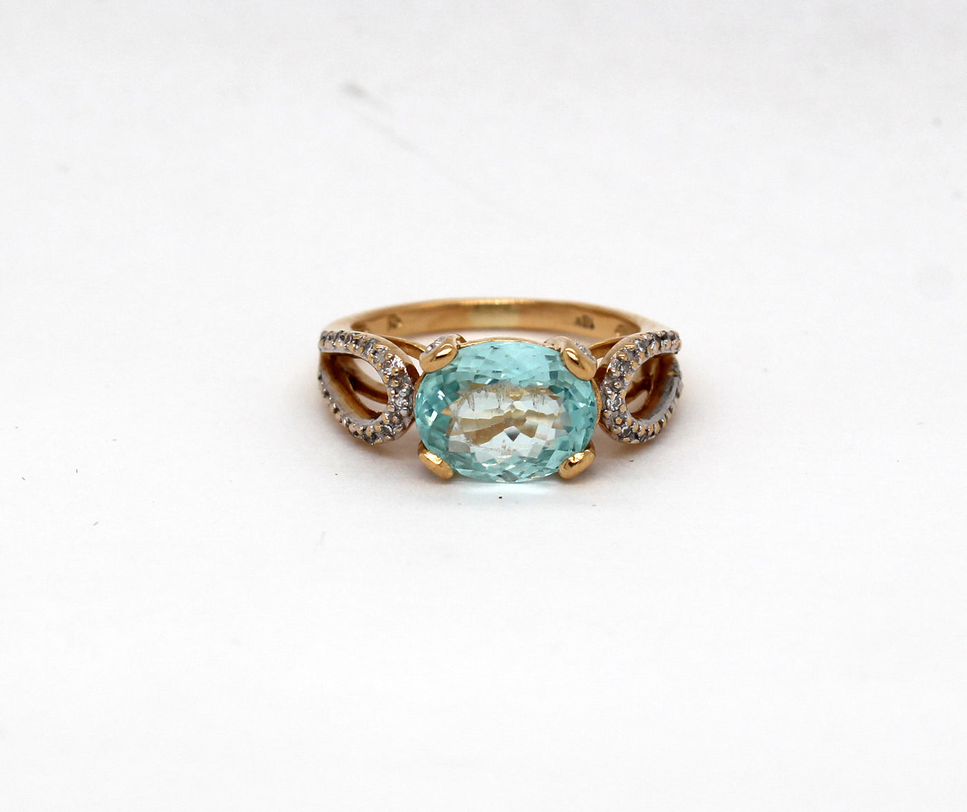 Estate 18KY 3.00 Ct Aquamarine and .20 Cttw Diamond Ring G in Color an