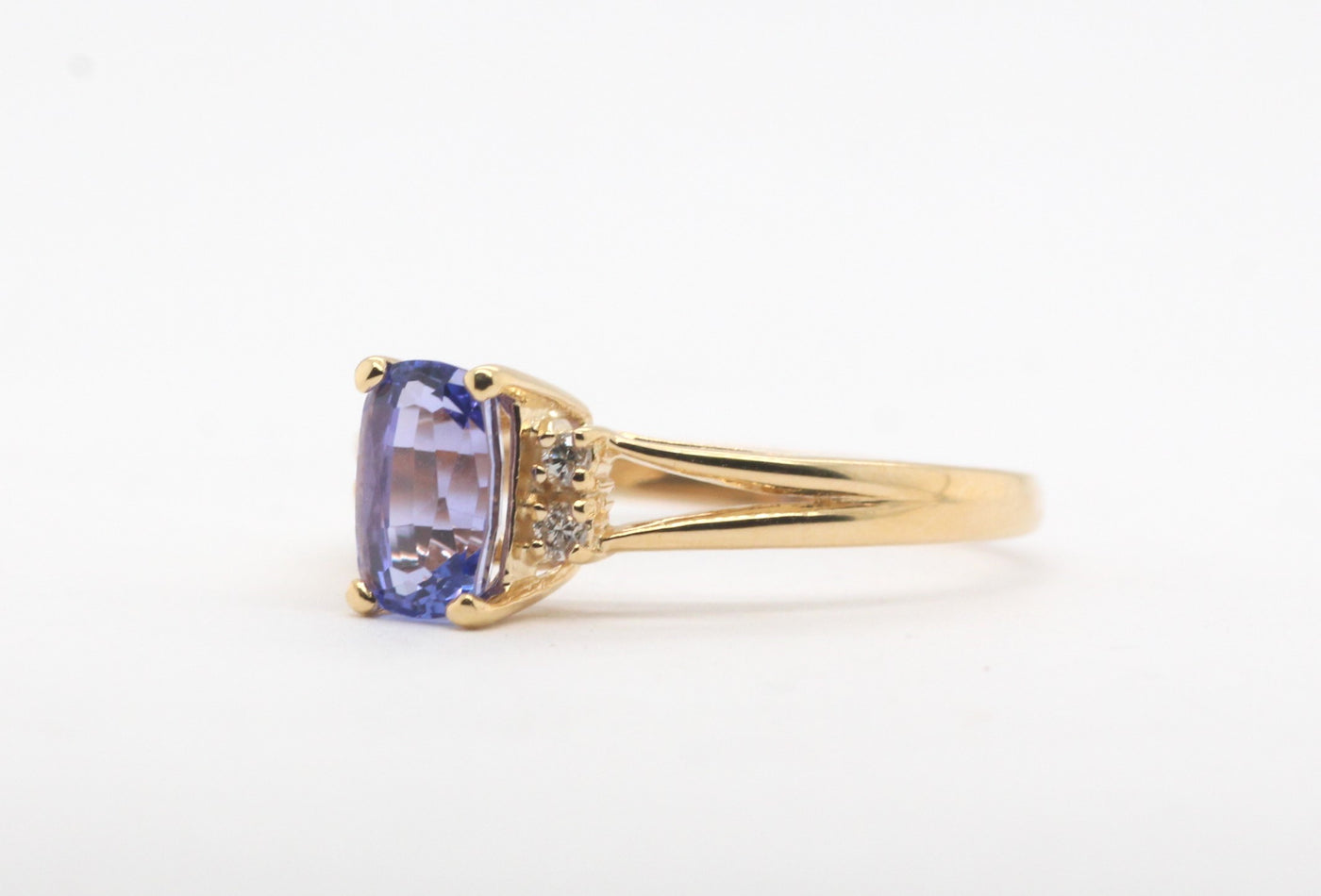 Estate 18KY 1.20 Ct Tanzanite And Diamond Ring