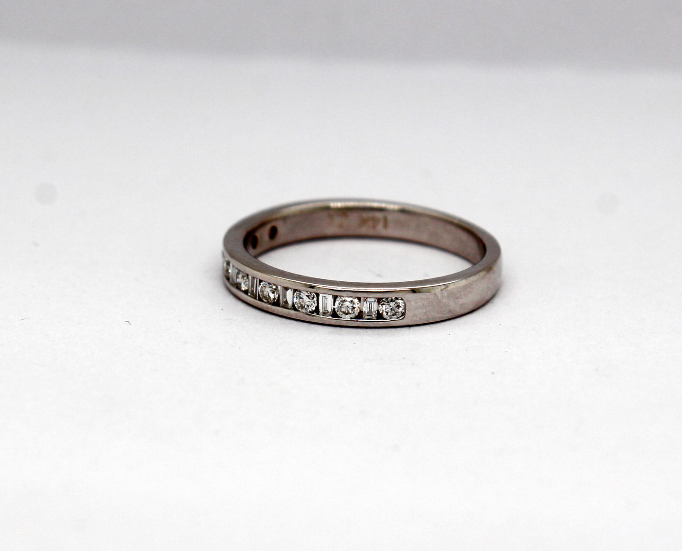 Estate 14KW .30 Cttw Diamond Wedding Ring G in Color and SI1 in Clarit