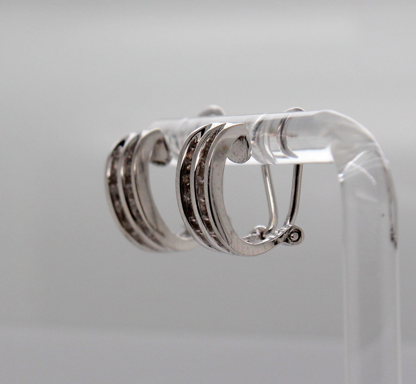 Estate 14KW .15 Cttw Diamond Hoop Earrings I in Color and I1 in Clarit