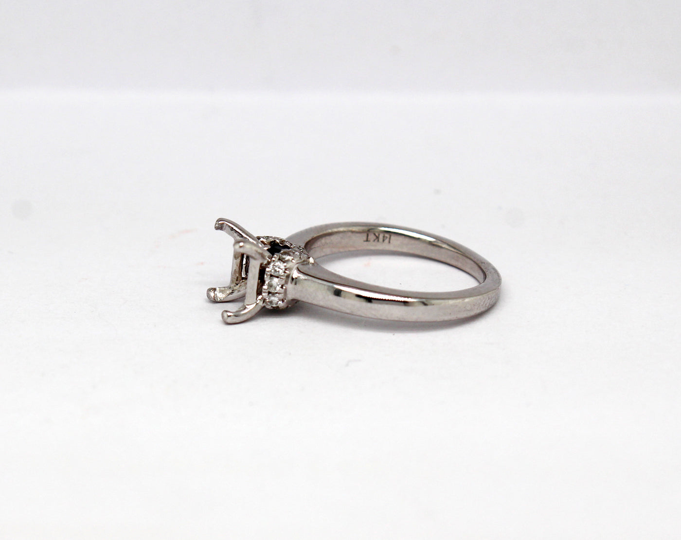 Estate 14KW .10 Cttw Sapphire and .10 Cttw Diamond Semi Mount Ring