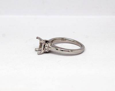 Estate 14KW .10 Cttw Sapphire and .10 Cttw Diamond Semi Mount Ring