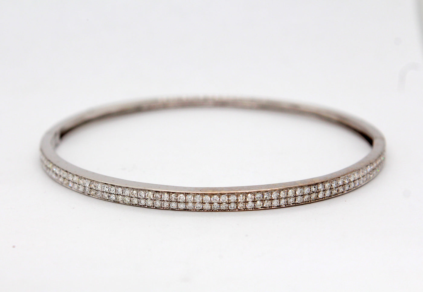 Estate 18KW 1.00 Cttw Diamond Bangle Bracelet