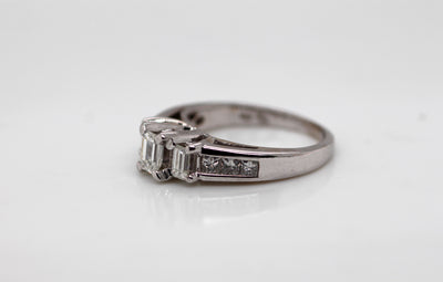 18KW .85 Cttw Diamond Three Stone Style Ring G-VS2