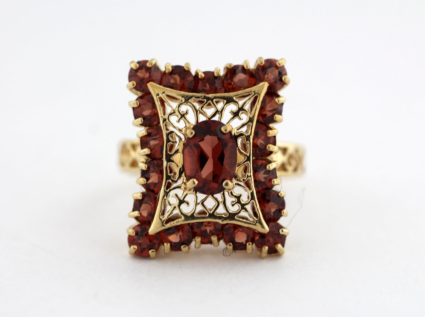 Estate 14Ky 2.85 Cttw Garnet Ring