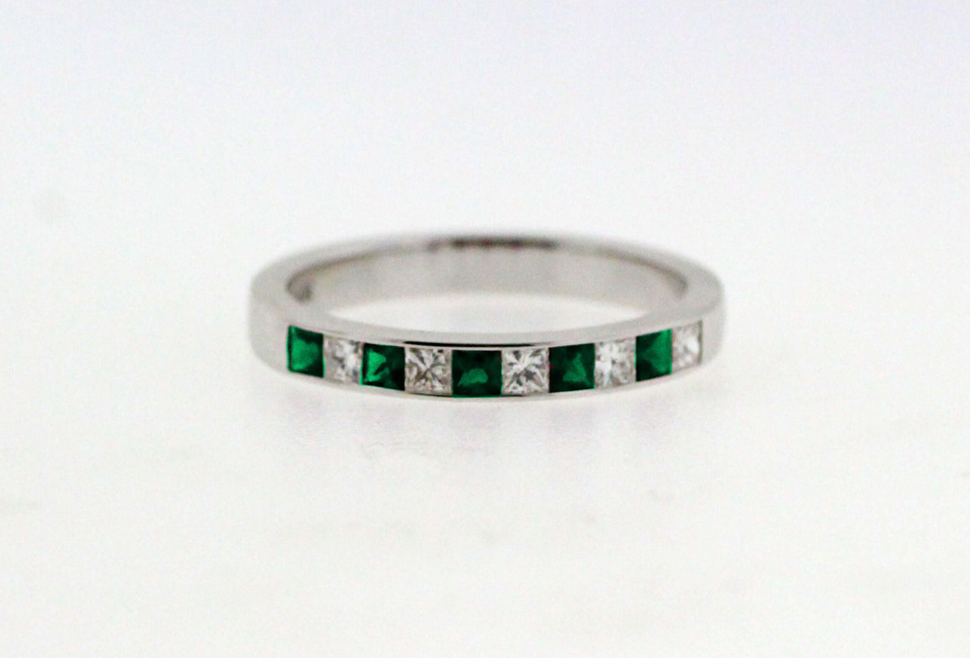 14KW .29 CTTW EMERALD AND DIAMOND RING .27 CTTW