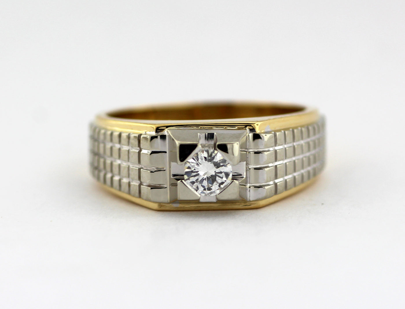 ESTATE 18KTT .30 CT  DIAMOND RING G-VS2