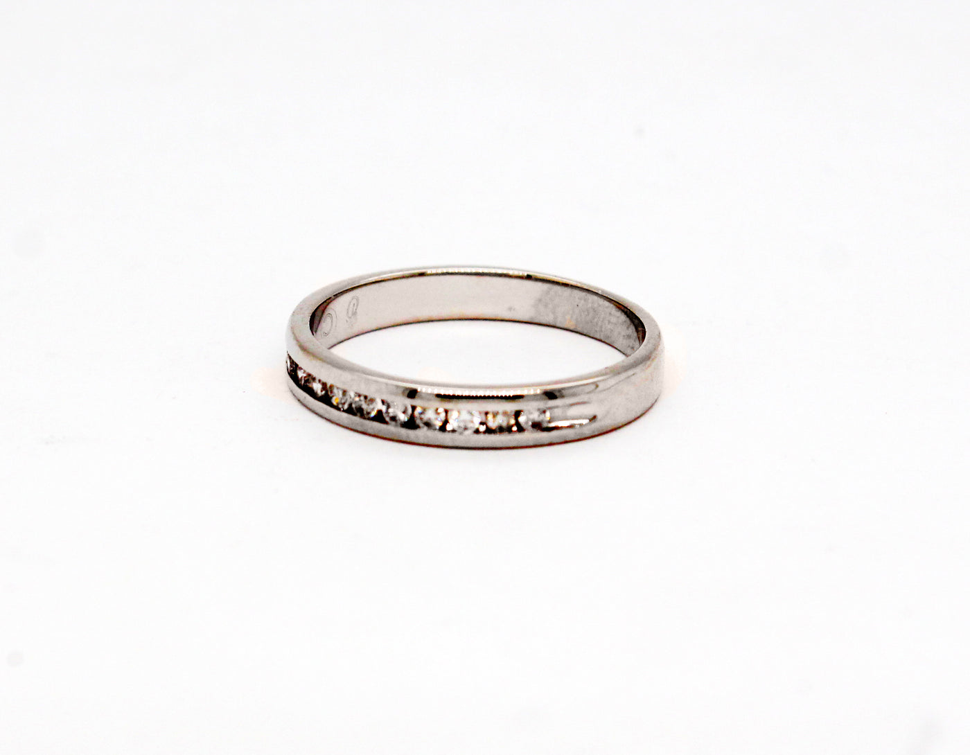Estate 14KW .20 Cttw Diamond Wedding Ring G to H in Color and VS2 in C