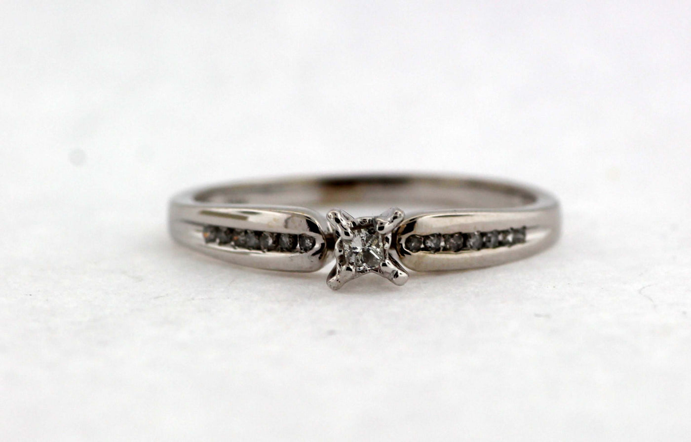 14KW .16 Cttw Diamond Engagement Ring I-SI2