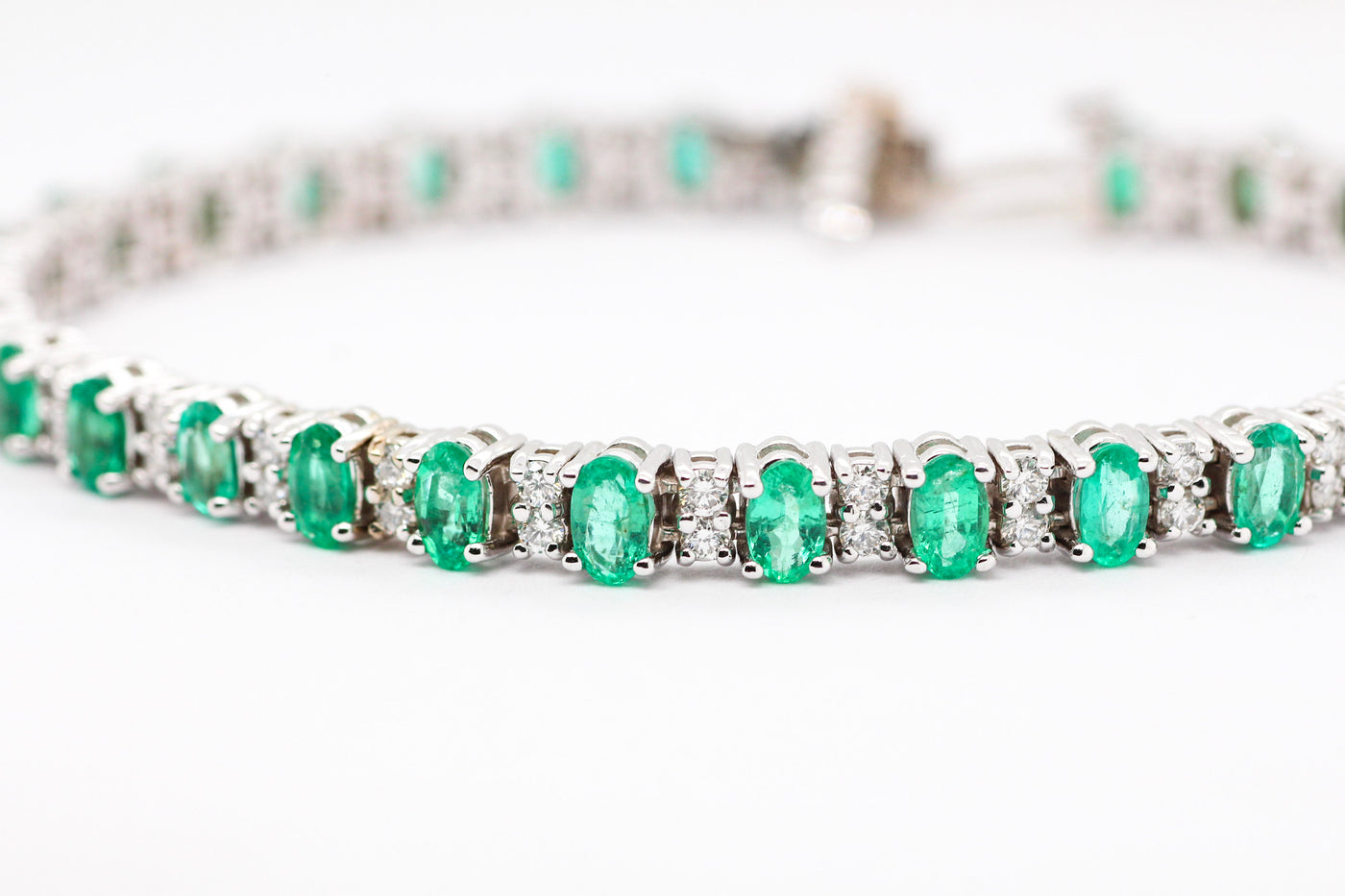 14KW 5.92 CTTW EMERALD AND DIAMOND BRACELET, 1.42 CTTW GH-SI2