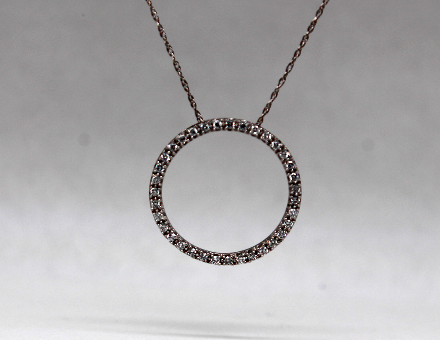 Estate 10KW .20 Cttw Diamond Circle Pendant H in Color and I1 in Clari