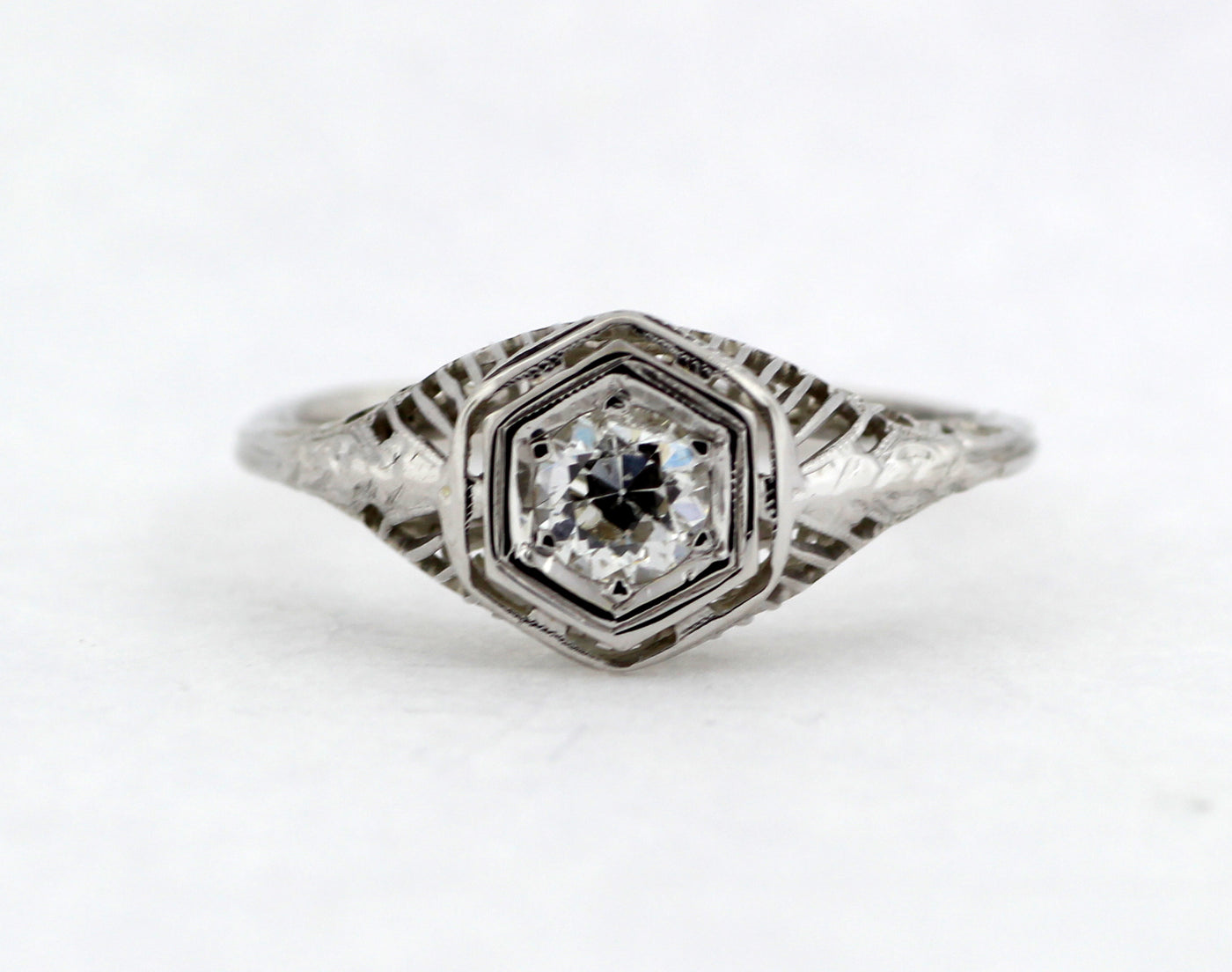 ESTATE 14KW .31 CTTW VINTAGE FILIGREE DIAMOND RING H-SI2