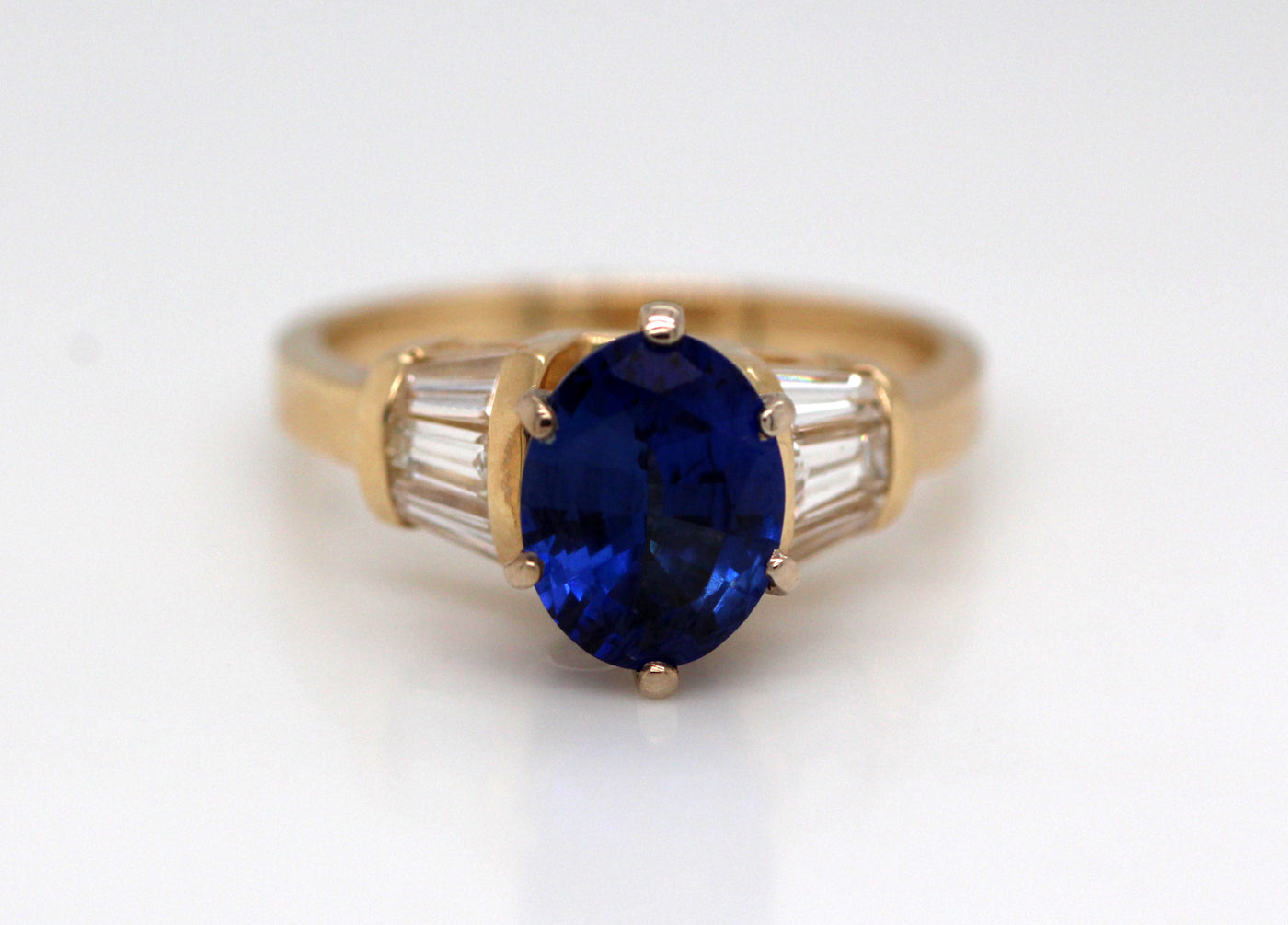 ESTATE 14KY 2.20 CT SYNTHETIC SAPPHIRE AND DIAMOND RING .85 CTTW J-VS2