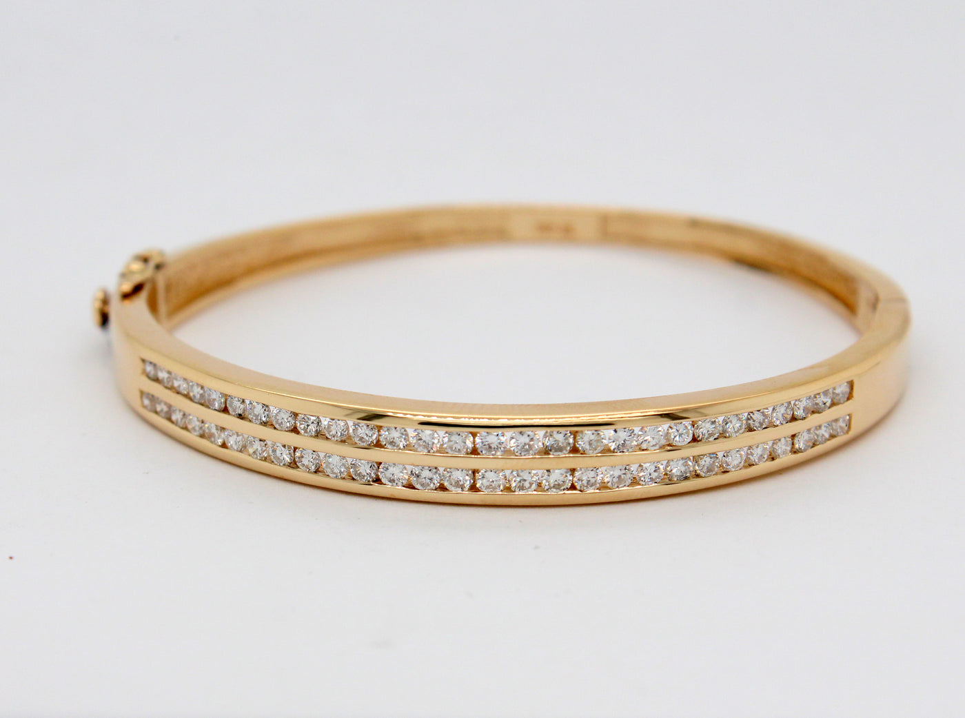 Estate 14KY 2.00 Cttw Diamond Bangle Bracelet