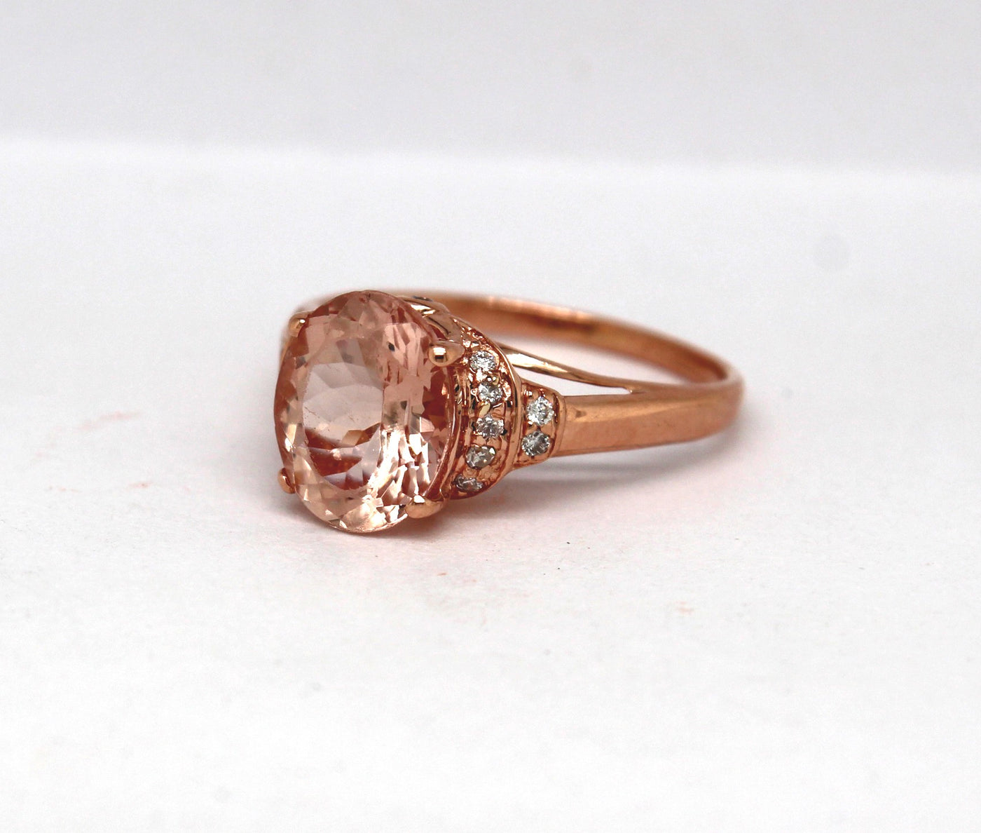14KR 2.50 Ct Morganite and .10 Cttw Diamond Ring