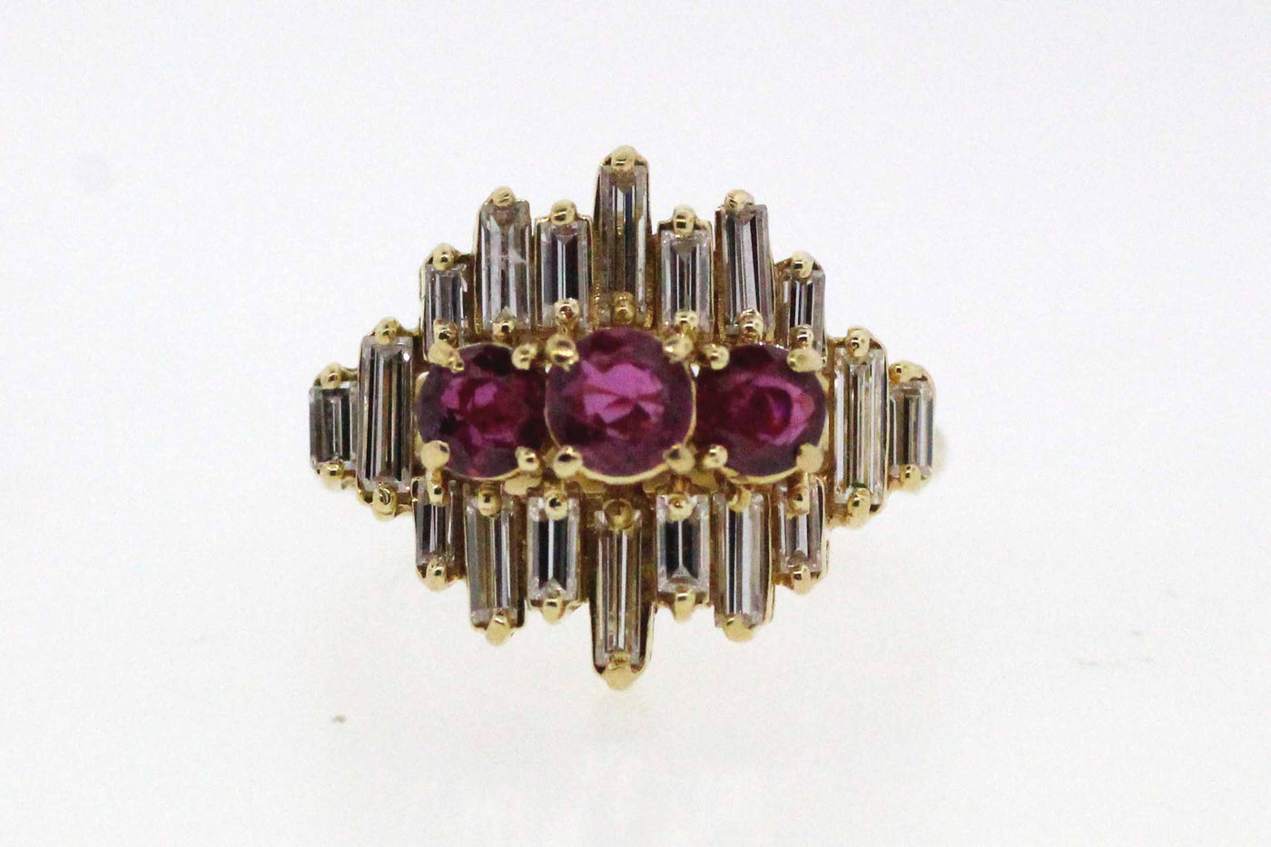 ESTATE 18KY .85 CTTW RUBY AND DIAMOND RING 1.60 CTTW G-VS1