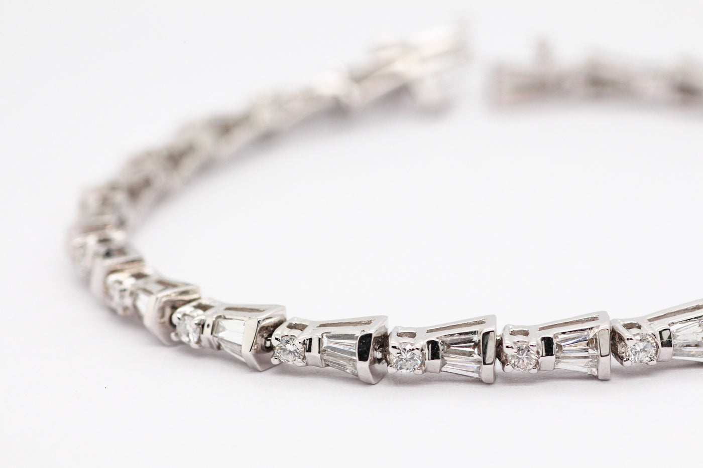 14KW 4.20 CTTW DIAMOND BRACELET GH-VS2